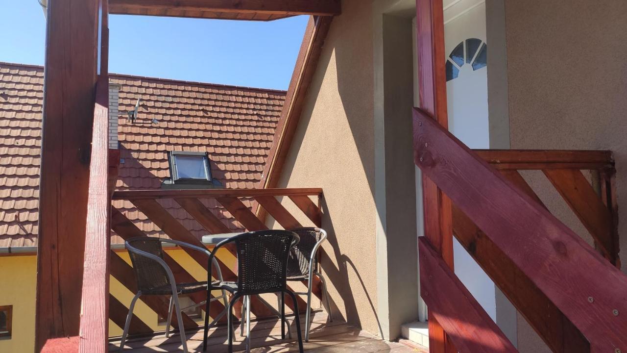 Lelle Lelke Apartmanhaz Apartment Balatonlelle Bagian luar foto