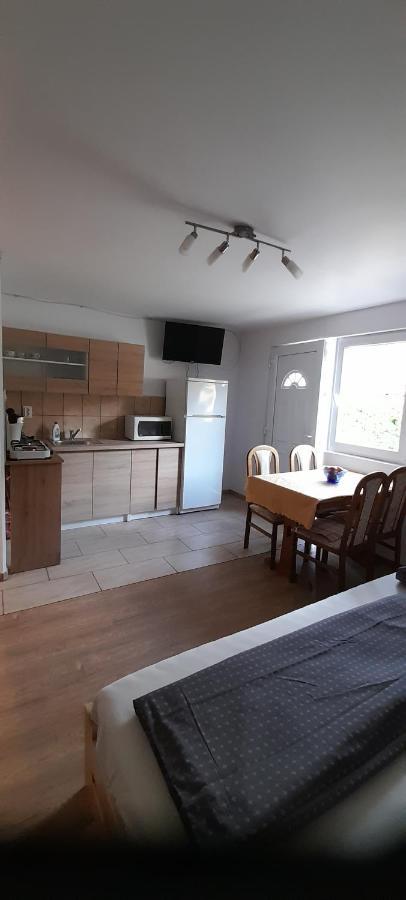 Lelle Lelke Apartmanhaz Apartment Balatonlelle Bagian luar foto